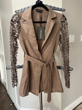 PrettyLittleThing Mushroom Woven Lace Sleeve Belt Blazer and Trousers